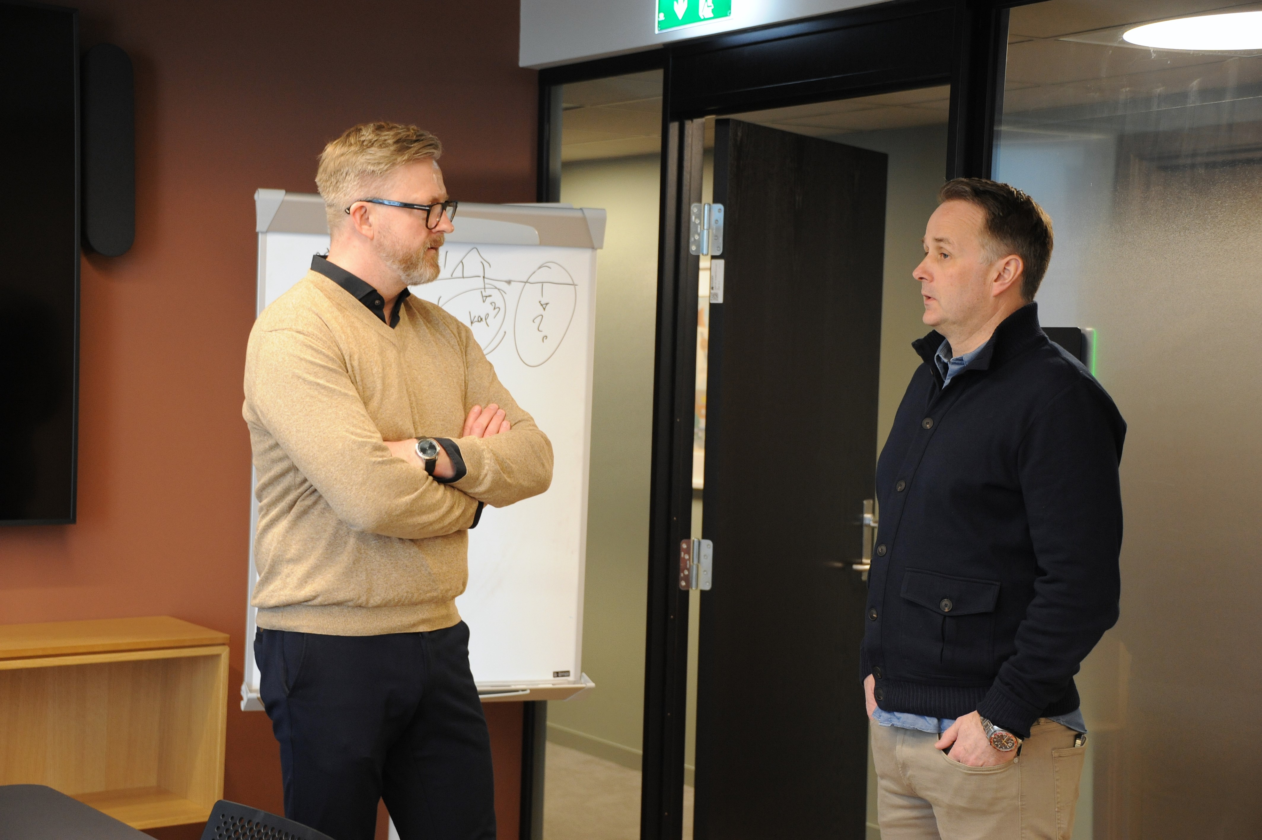 Tirsdag 1. april går fristen ut i meklingen mellom YS og NHO. Hvis YS-leder Hans-Erik Skjæggerud (t.v.) ikke har klart å komme til enighet med NHO, bistand fra riksmekler Mats Ruland (t.h.) blir det streik. Foto: Terje Bergersen