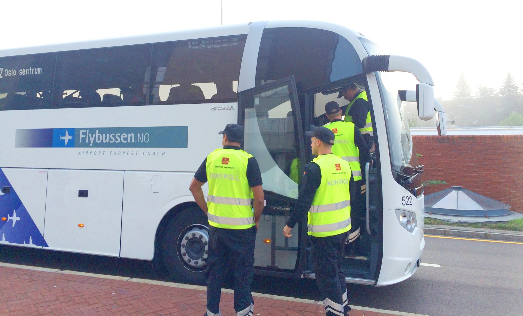 Statens vegvesen har nasjonale beltekontroller i buss – for din egen og andres sikkerhet. Foto: Statens vegvesen.