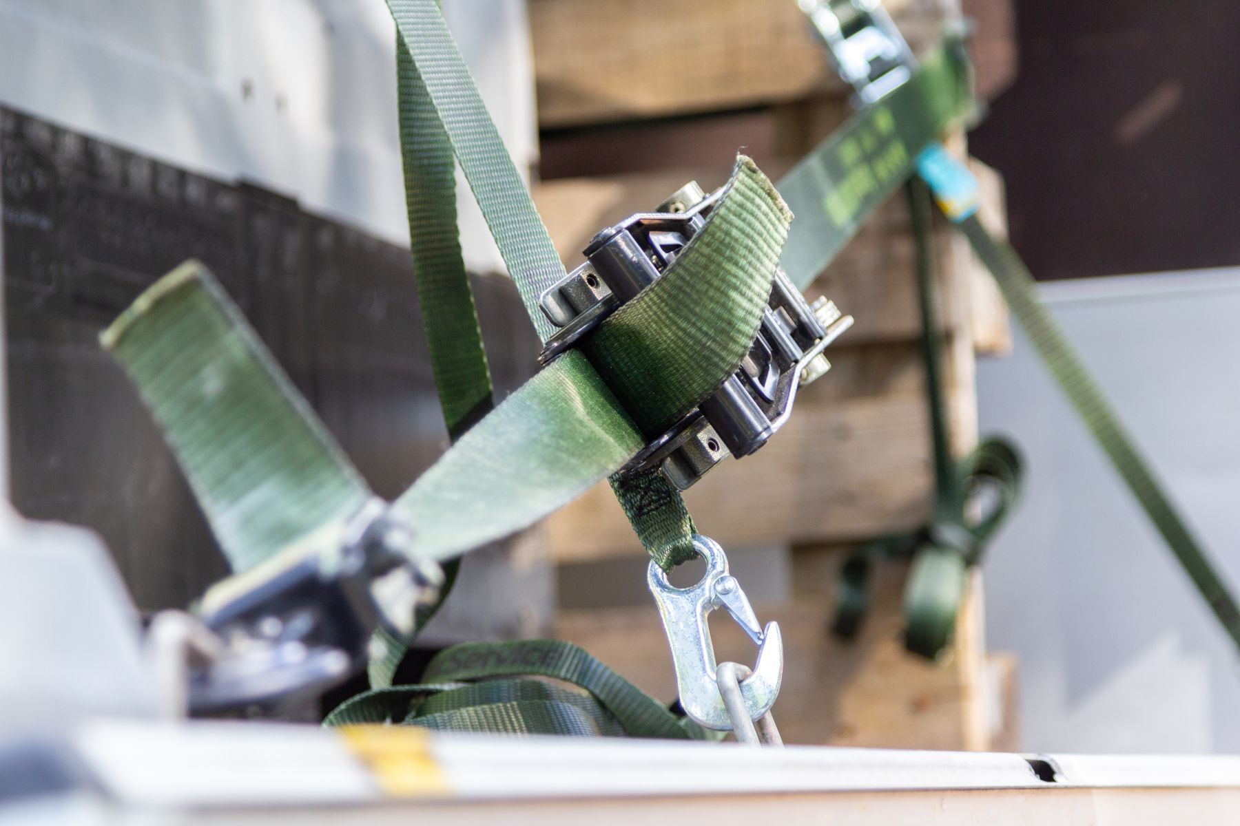 Lasten endte i førerhuset etter bråbrems.