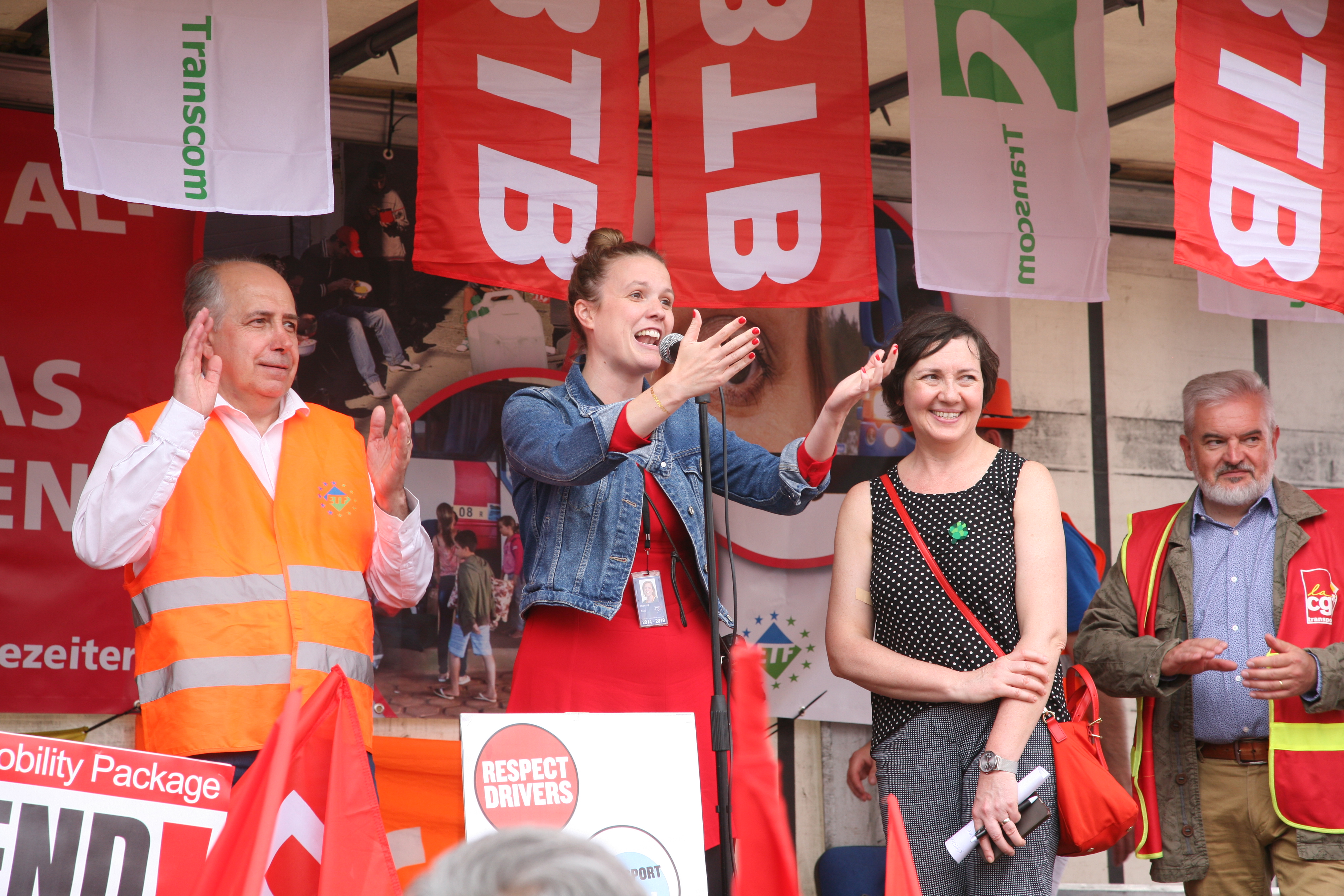 Mer enn 20 representanter fra Europaparlamentet og gruppeledere fra fire politiske grupper ga sin støtte til 500 sjåfører og tillitsvalgte i den store demonstrasjonen som ble avholdt foran Europaparlamentet i Strasbourg 29. juni.