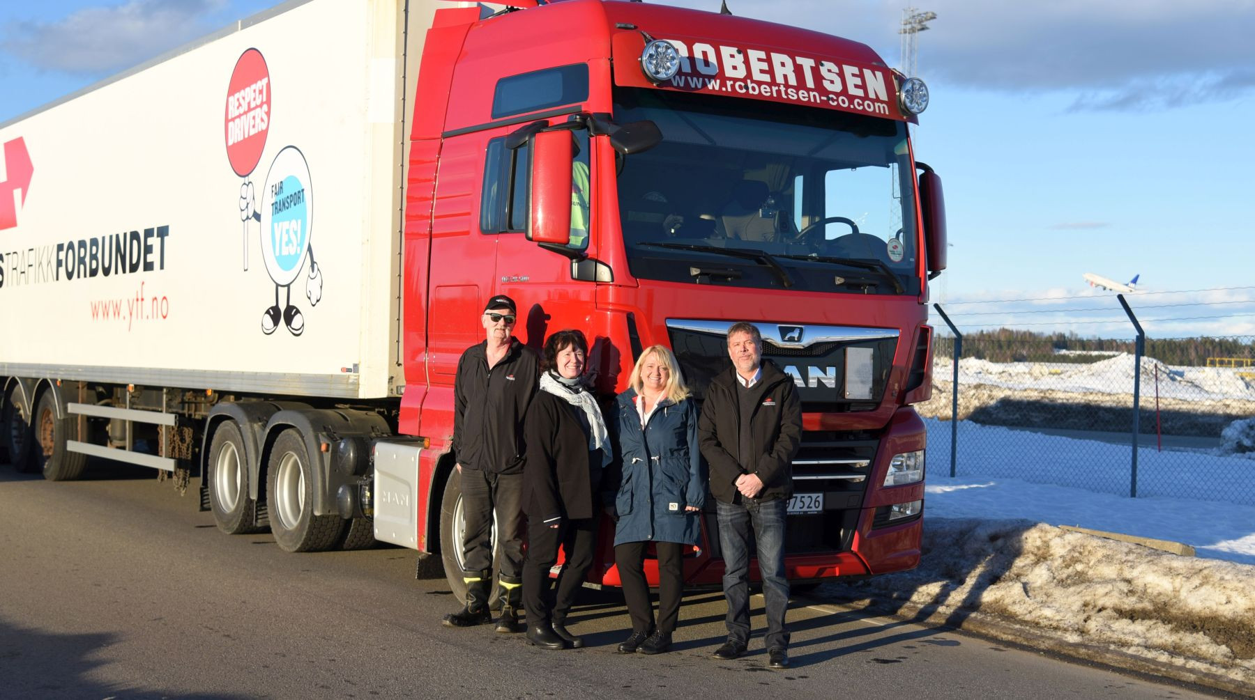 Fra venstre: Leder i YTF Logistikk Jan Arne Laberget, leder for Parat Kabinforbund Anneli Nyberg, nestleder i YTF Trude Valle, forbundsleder i YTF Jim Klungnes.